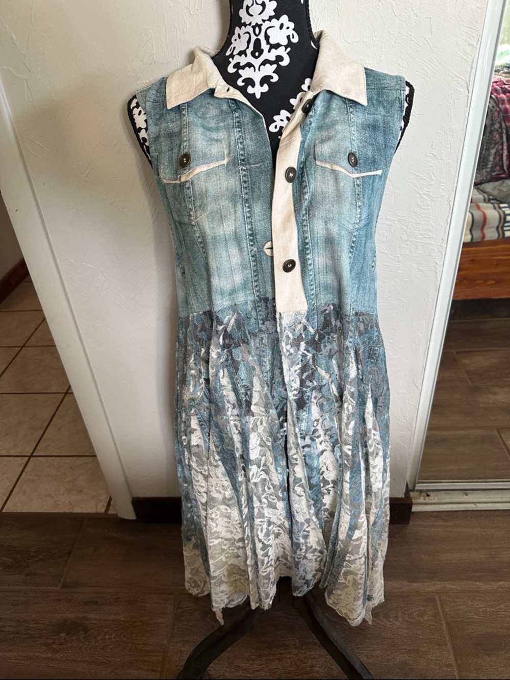 Sleeveless Denim-Lace Vest with Cream Collar - size L/XL